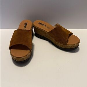 PAQUITA MADE IN ITALY TAN LEATHER SUEDE CORK SLIDES SANDALS SZ 38/7.5